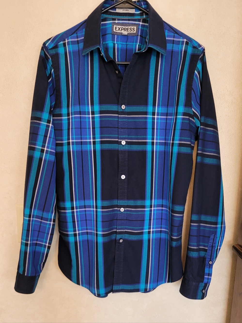 Fitted 100% Cotton Button-down With Vivid Colors Stunning